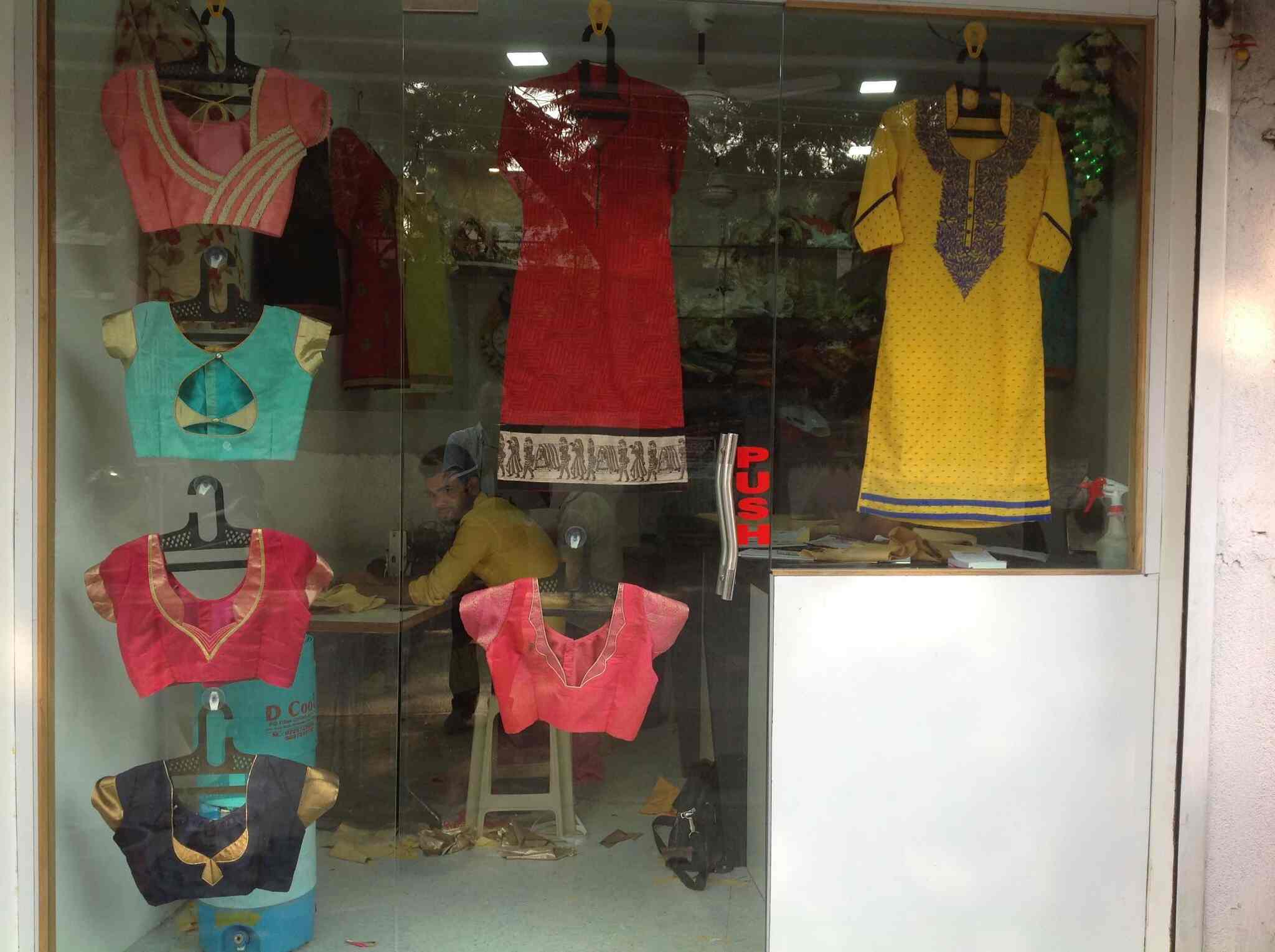 Ladies Dress Boutiques